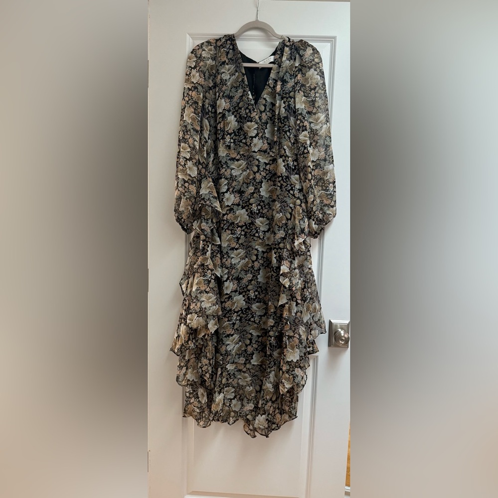 *NEVER WORN* Astr Black and Cream Floral Long Sleeve Dress